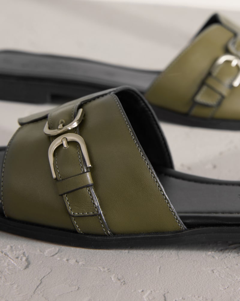 MUST-HAVE SANDALS