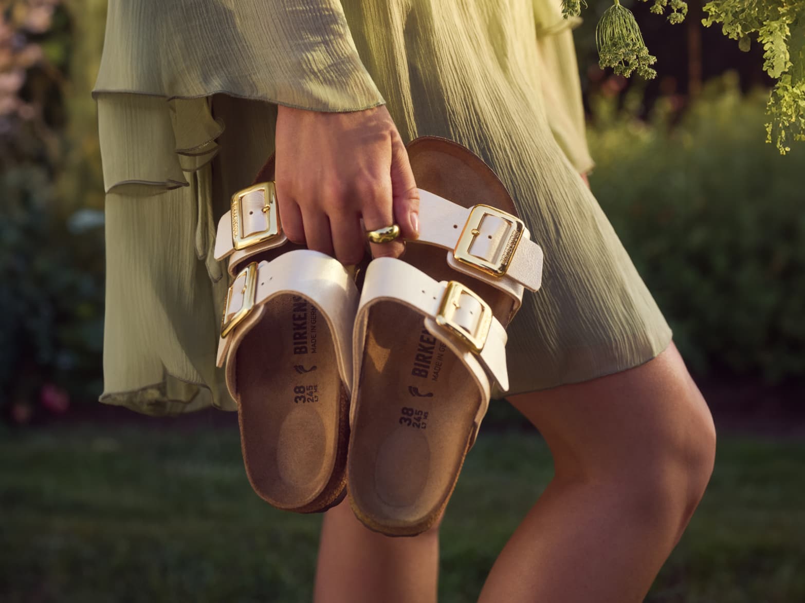 MUST-HAVE SANDALS