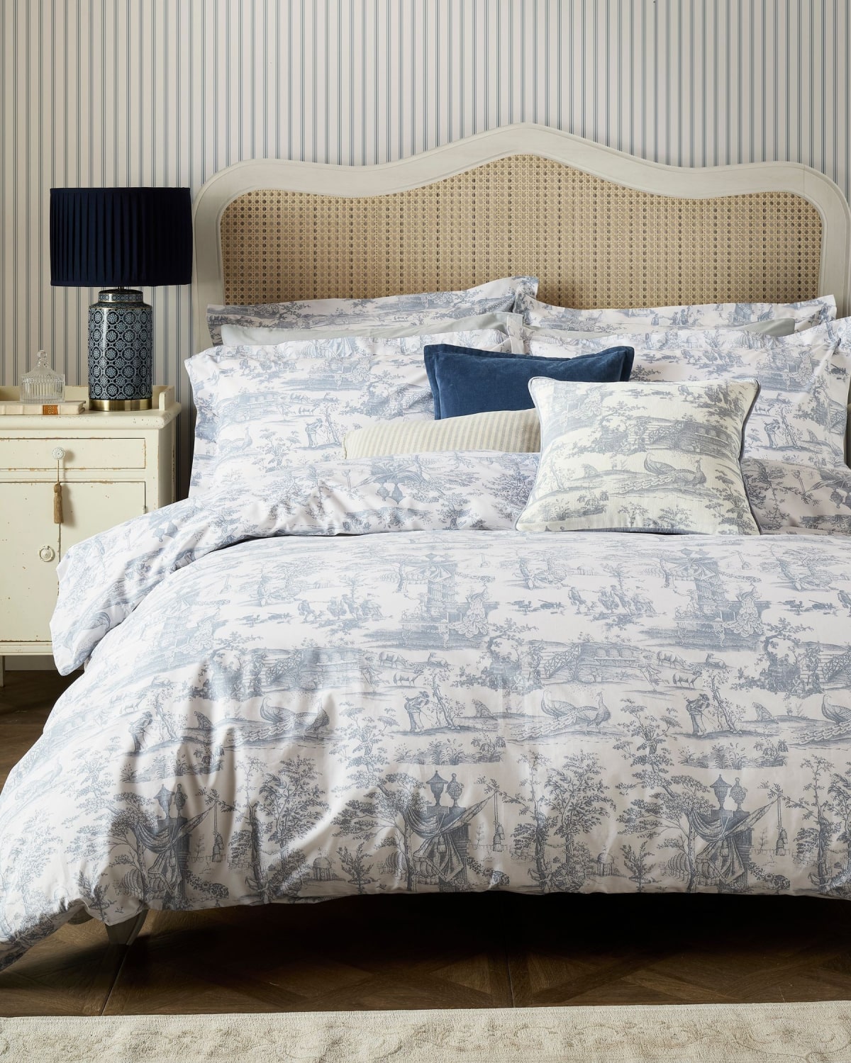 LAURA ASHLEY