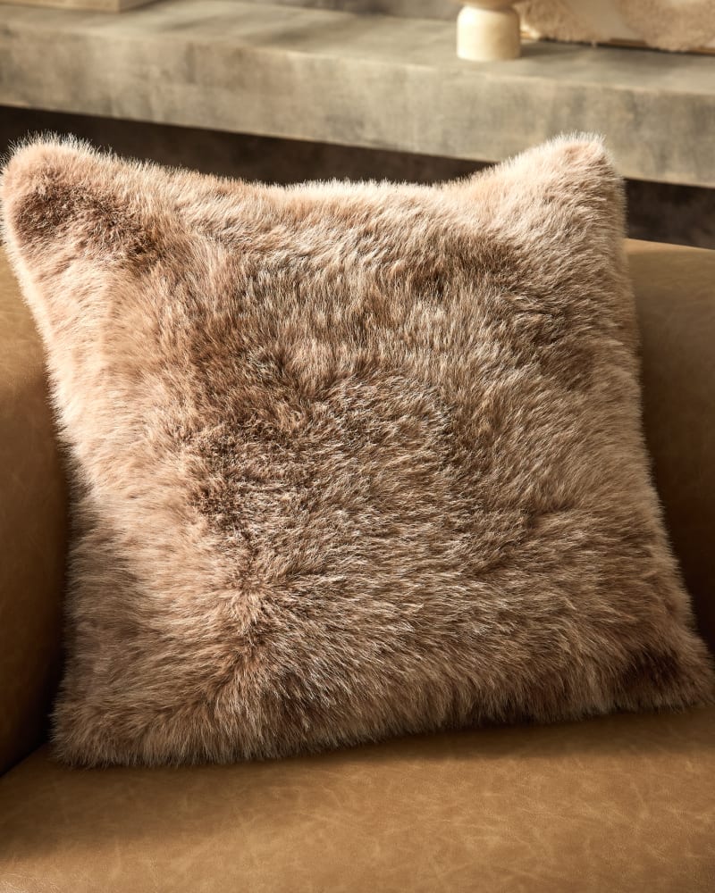 CUSHIONS & THROWS