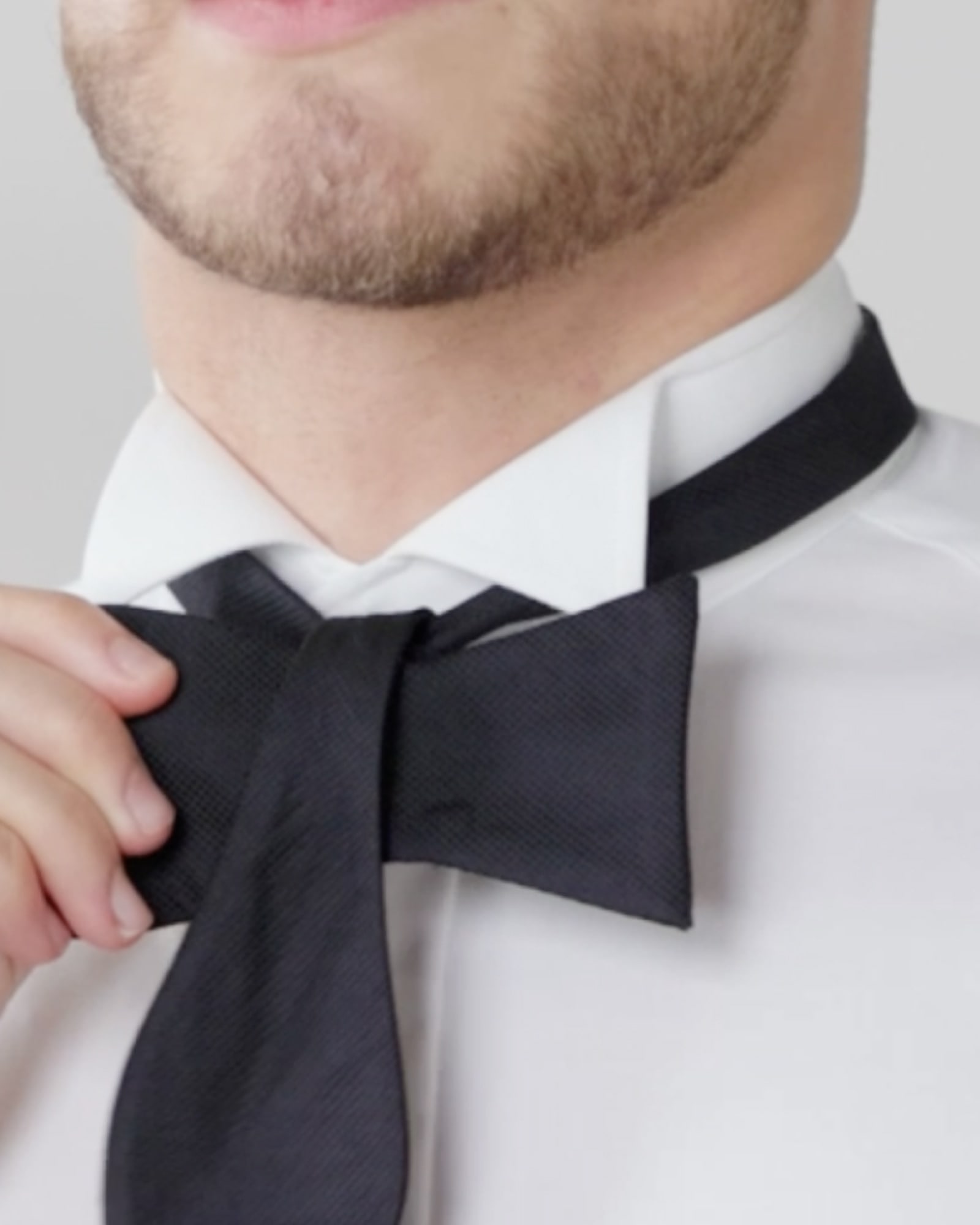 How to tie a bow tie