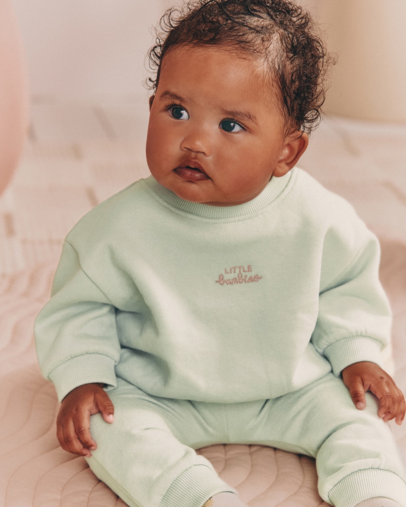 EFFORTLESS ESSENTIALS