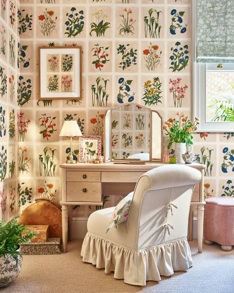 LAURA ASHLEY