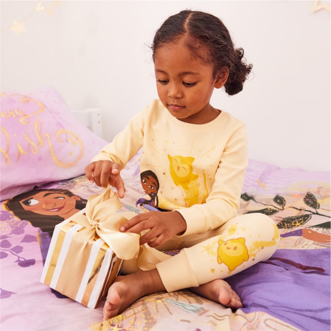 disney100-shop-disney-nightwear