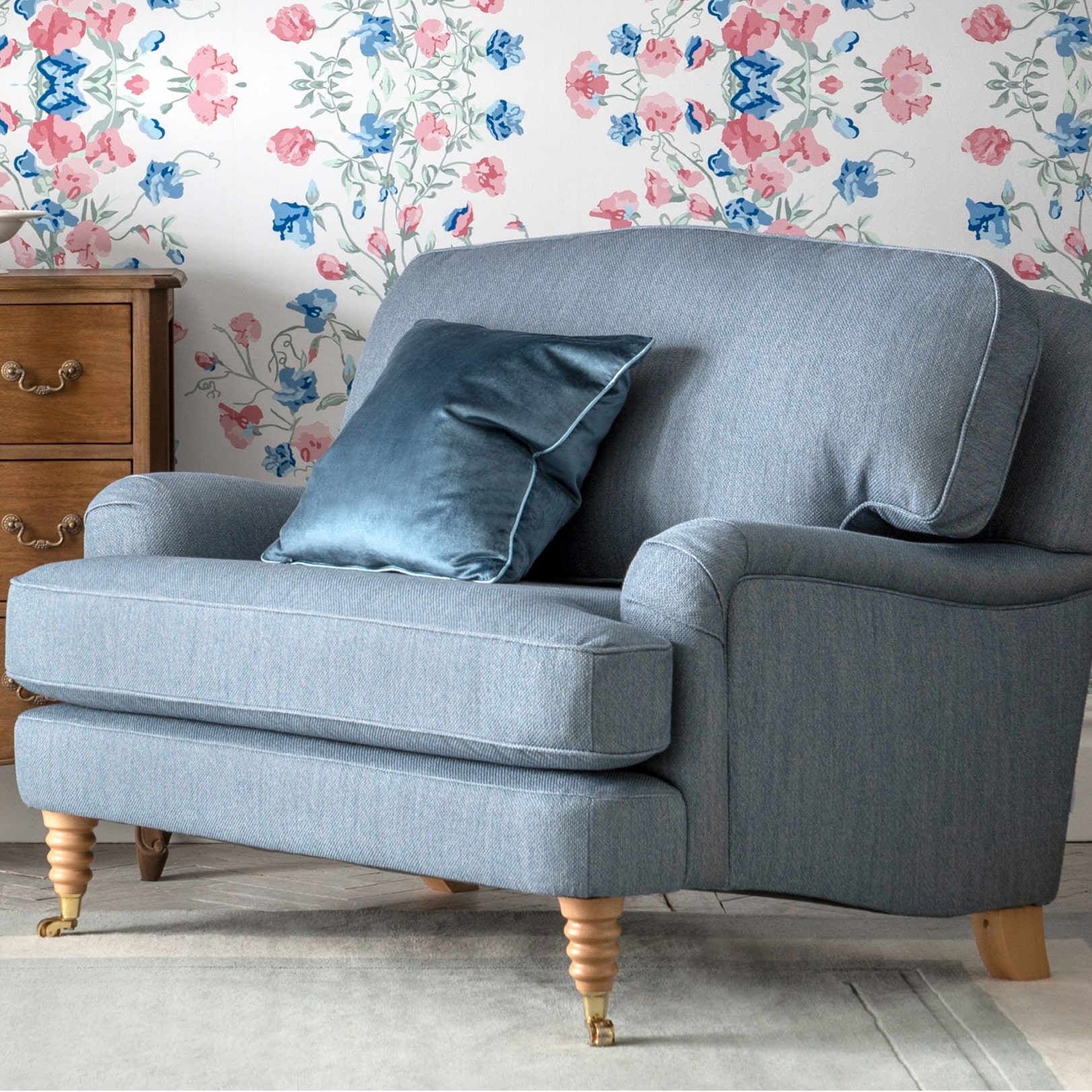 Lynden Armchair-min
