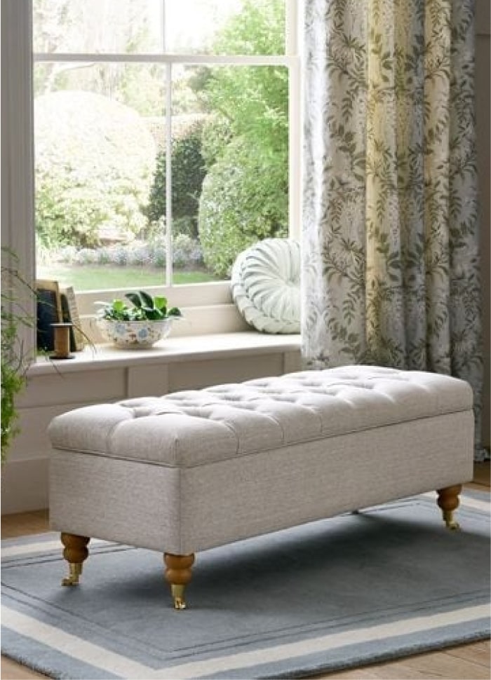 Stools and Ottomans-min