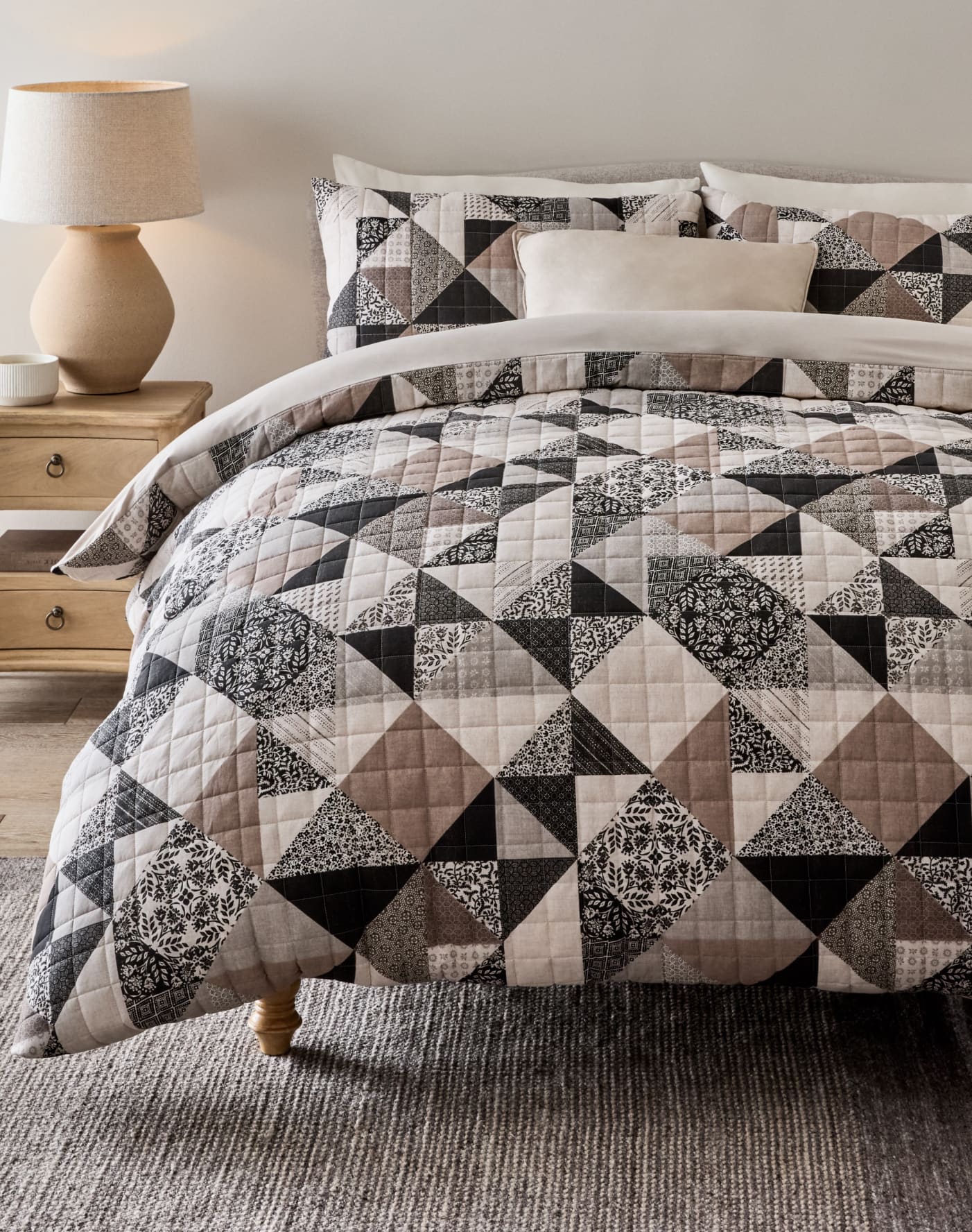 Black/White Quilted Patchwork Duvet Cover and Pillowcase Set