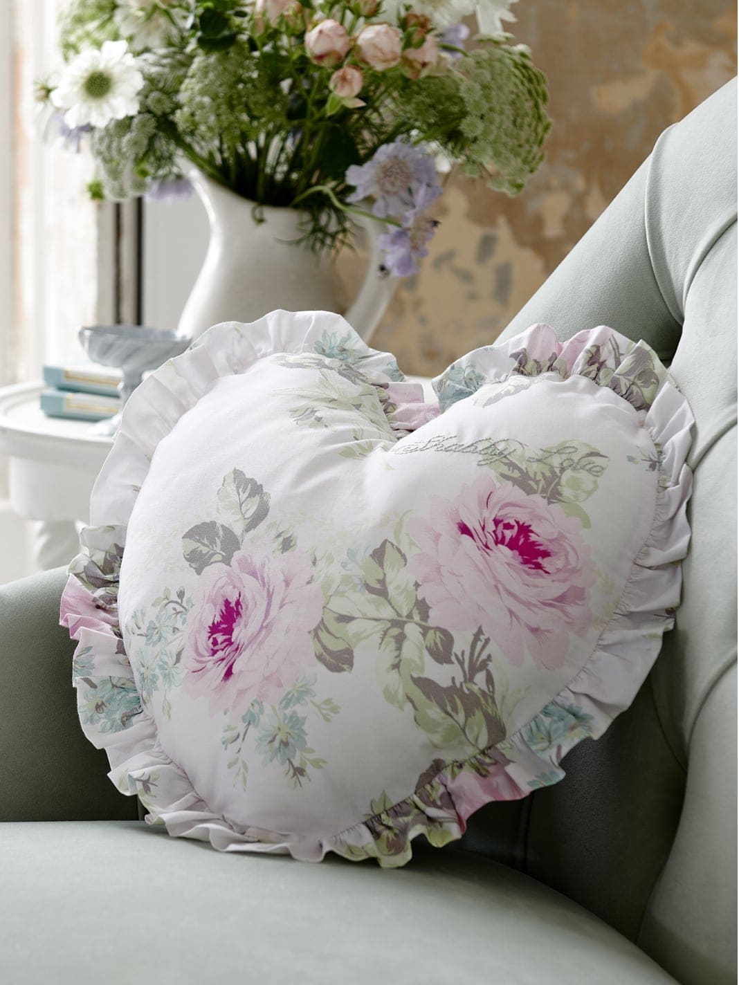 ShabbyChic_Editorial_Cushions3_3x4