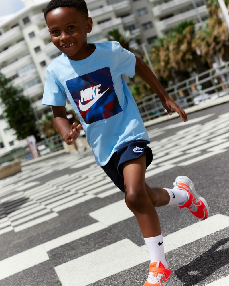 NIKE
