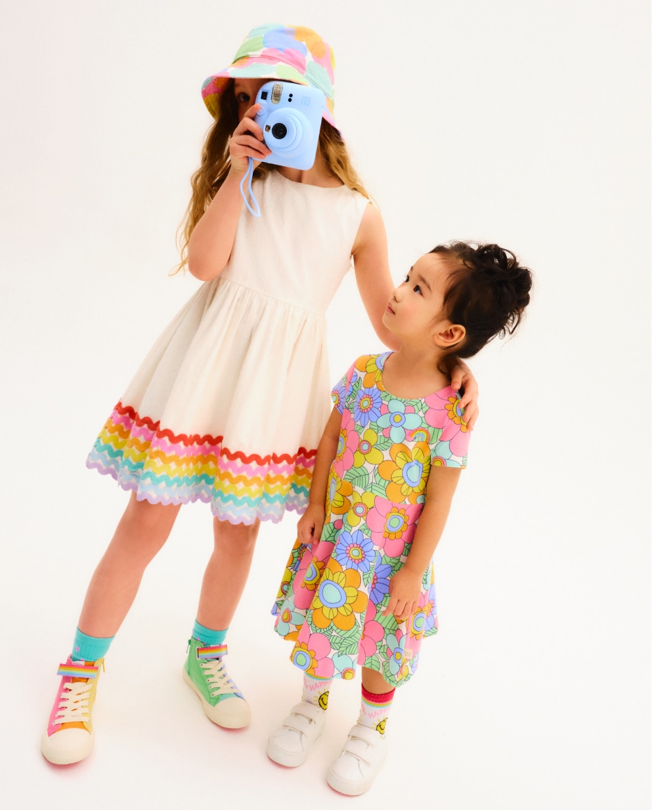 KIDS LOVE NEXT